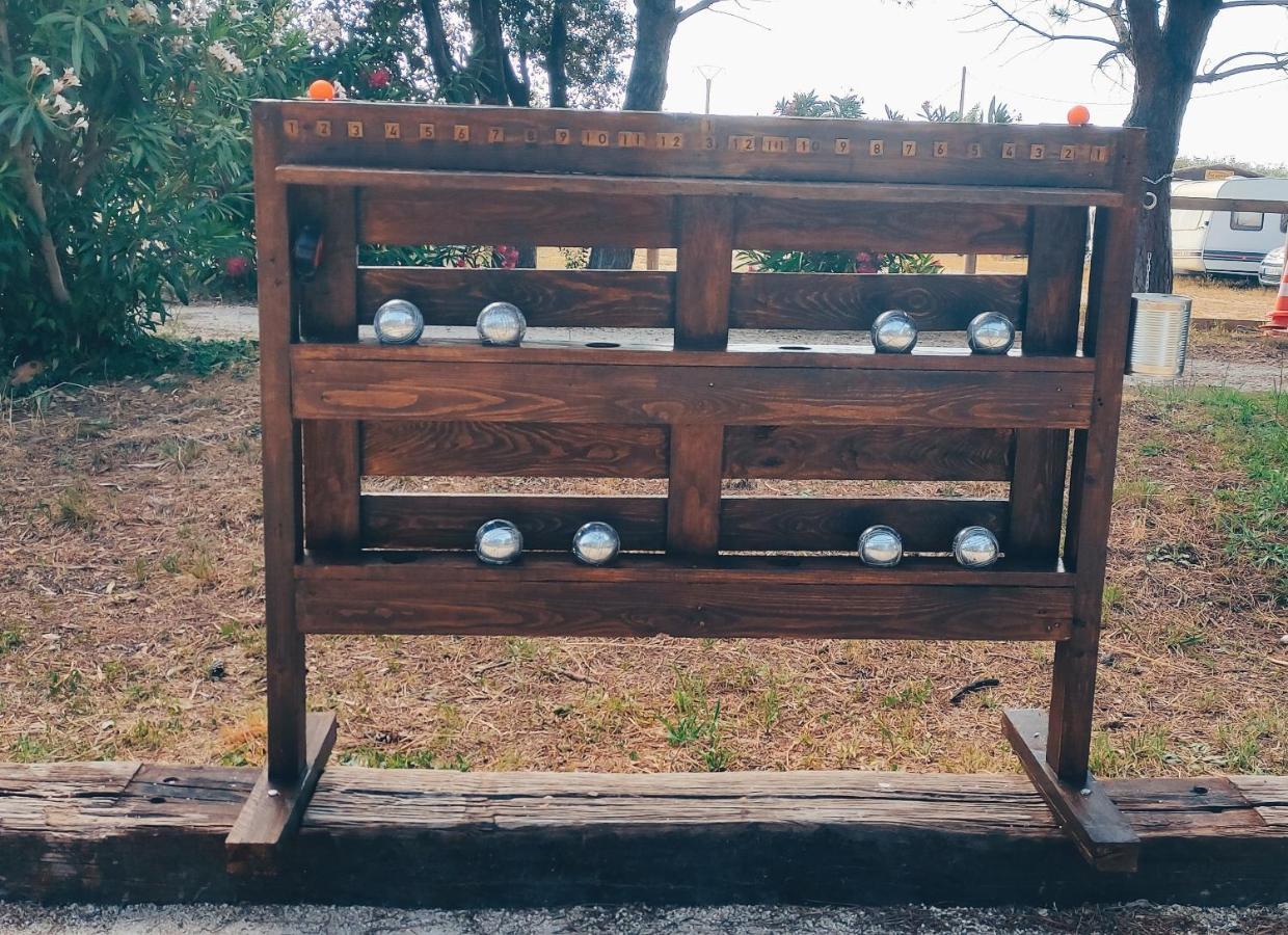 Offrez-Vous Un Sejour Dans Notre Studio T1 Bis A Entressen Une Grande Piscine Pour Se Rafraichir ,Un Espace De Jeux Pour Enfants Pour Des Heures De Divertissement Un Terrain De Petanque Pour Des Parties Endiablees المظهر الخارجي الصورة