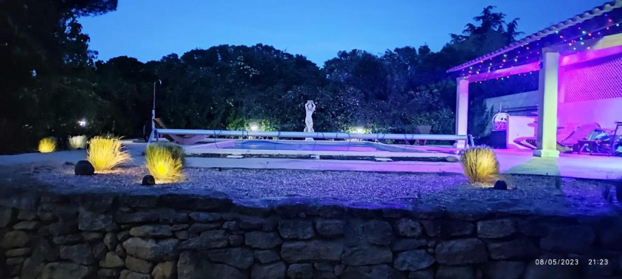Offrez-Vous Un Sejour Dans Notre Studio T1 Bis A Entressen Une Grande Piscine Pour Se Rafraichir ,Un Espace De Jeux Pour Enfants Pour Des Heures De Divertissement Un Terrain De Petanque Pour Des Parties Endiablees المظهر الخارجي الصورة